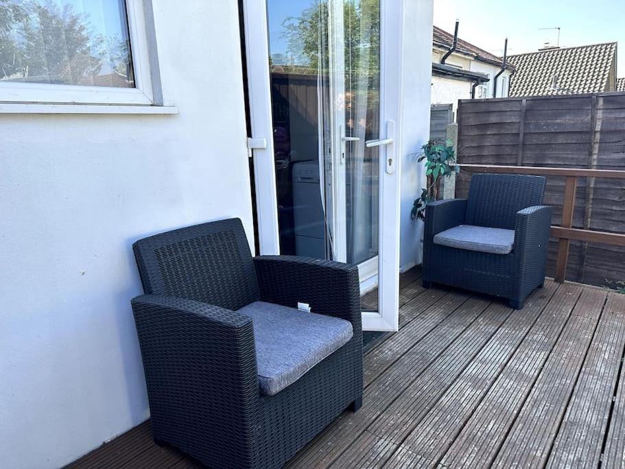 Spacious Holiday Home Near Tube Station - By Starlet Stays London Eksteriør billede